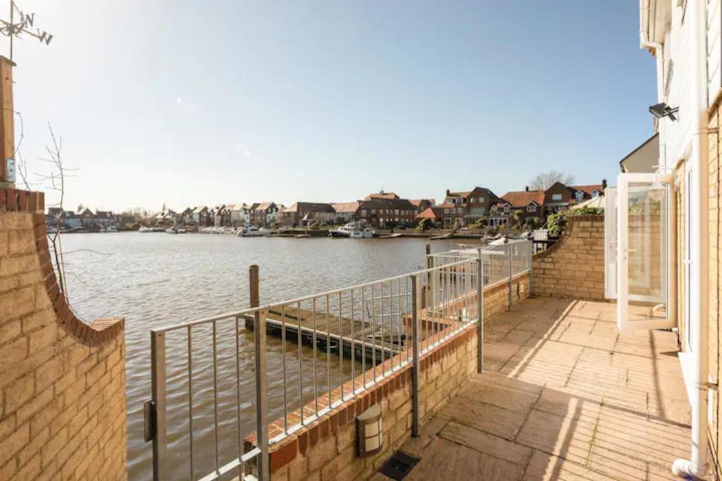 4 Bed House With Marina View, Abingdon, Oxford Villa Culham Buitenkant foto